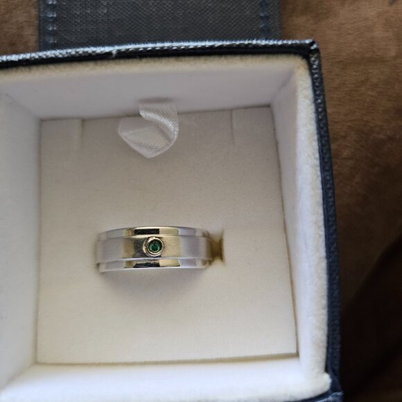 14k White Gold mens wedding ring - Picture 3 of 3